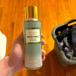 brand new Victoria's Secret Frost melt fresh mint and chocolate perfume